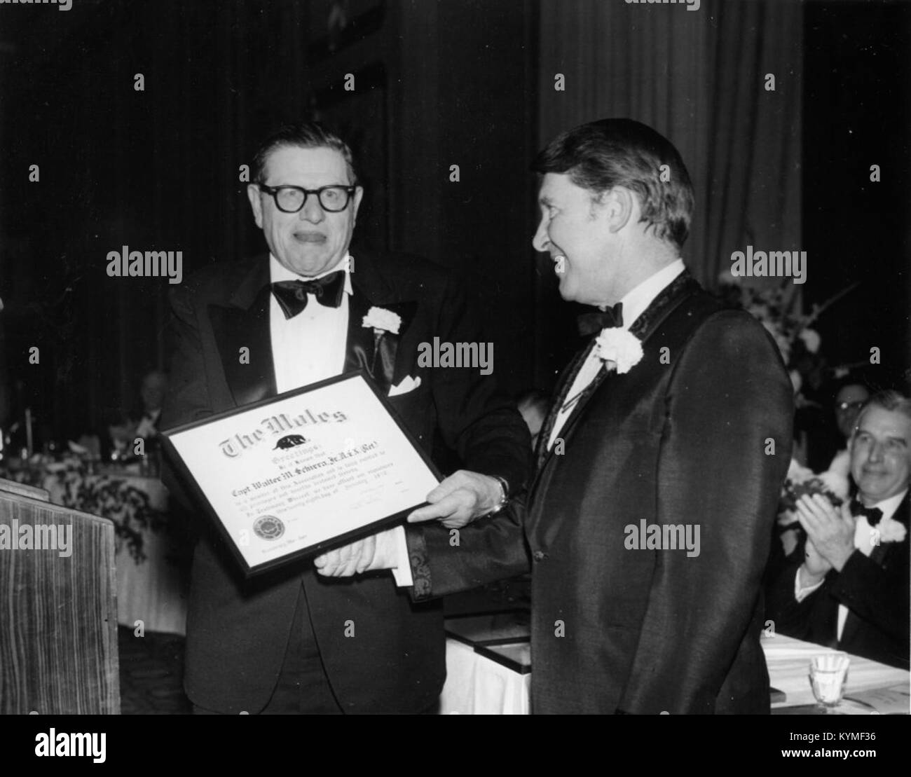 Ein Bild aus der Wally Schirra Collection, das wichtige Momente aus der Karriere des Astronauten zeigt, darunter seine Teilnahme an Weltraummissionen und sein Vermächtnis in der amerikanischen Weltraumforschung. Stockfoto