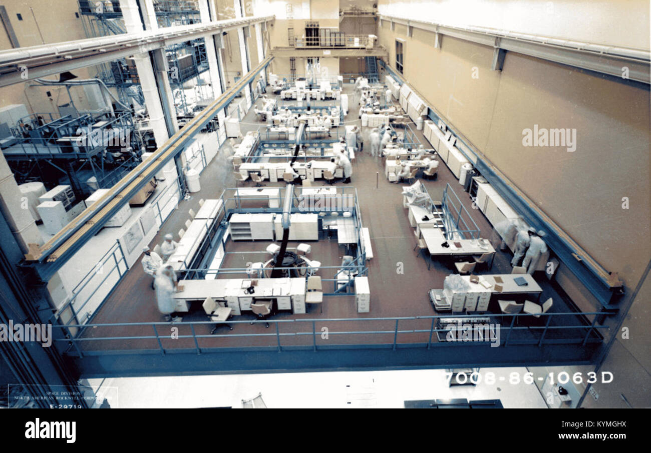 Ein Foto aus der Serie 08, das einen Moment der Weltraumforschung festnimmt und Satelliten- oder Weltraumtechnologie in Aktion zeigt. Stockfoto