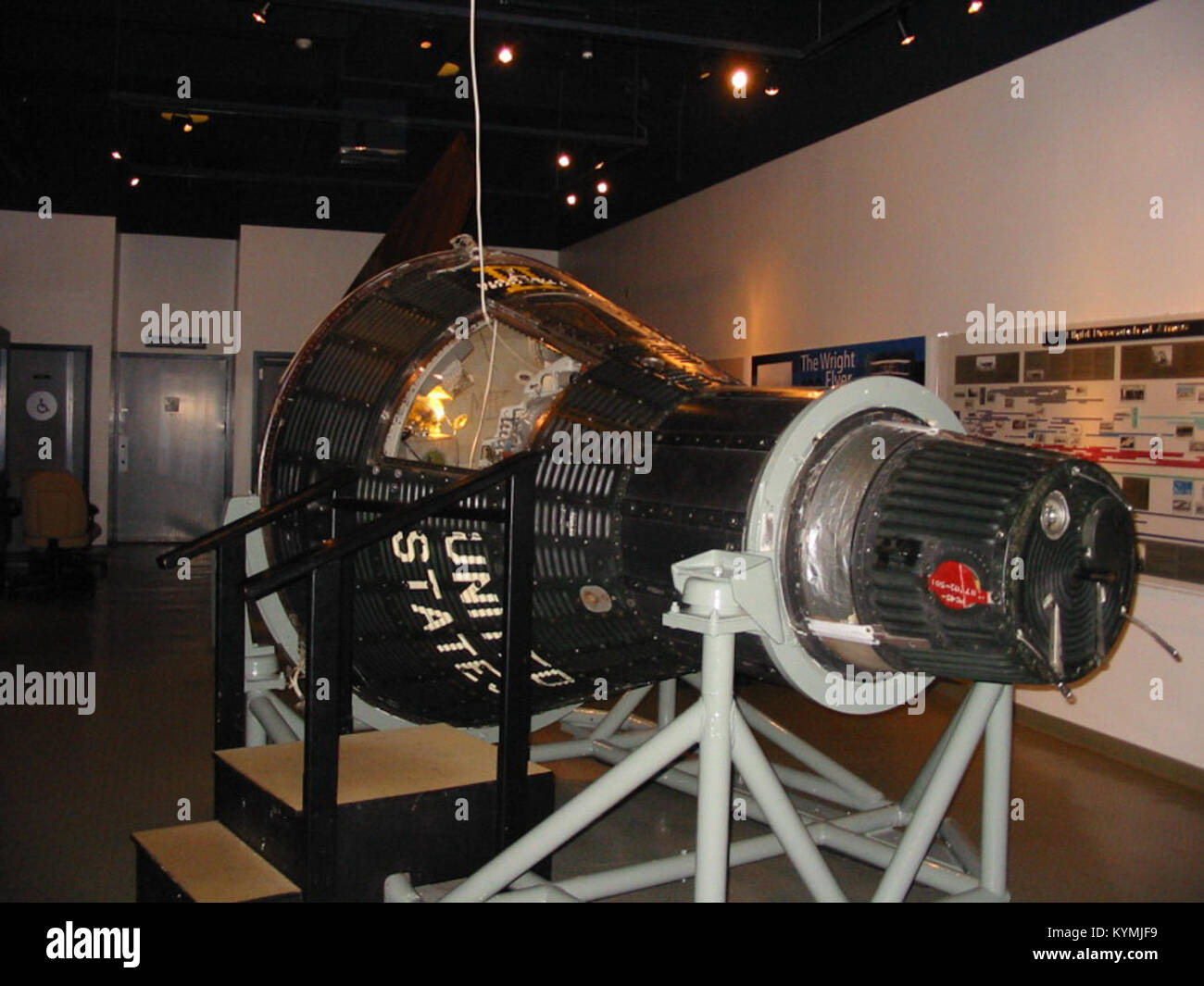 Foto aus dem Projekt Mercury Space Program, das einen wichtigen Moment in der frühen Weltraumforschung zeigt. Dieses Bild ist Teil des historischen Archivs, das die frühen Phasen des US-Raumfahrtprogramms dokumentiert. Stockfoto