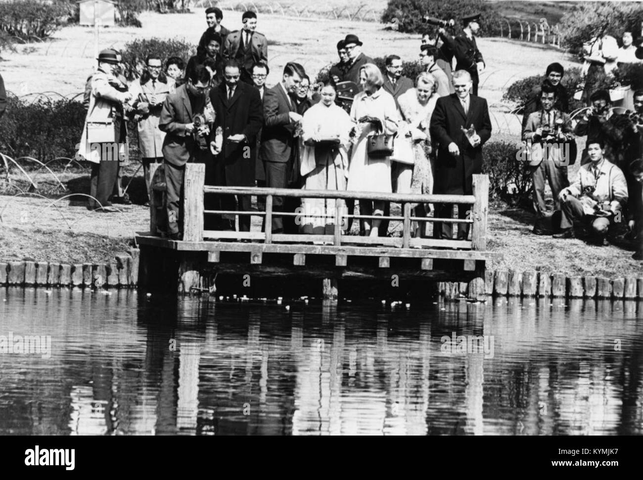 Ein Foto aus der Wally Schirra Collection, das einen Moment im Leben des Astronauten Wally Schirra festnimmt. Das Bild spiegelt seinen Beitrag zur Weltraumforschung wider. Stockfoto