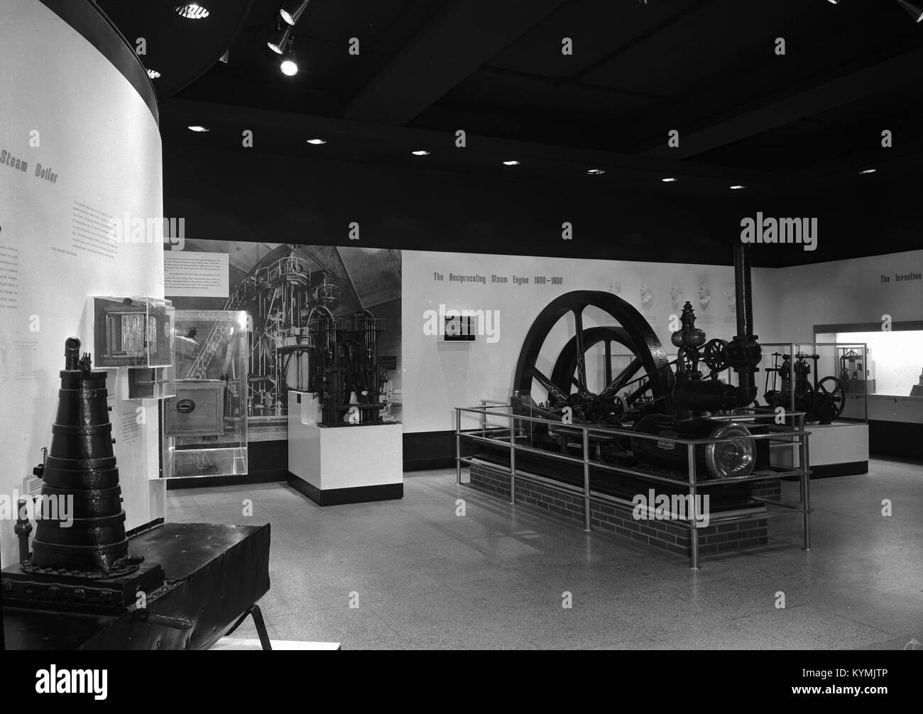 Foto der Power Machinery Hall im Arts and Industries Building mit historischer Industrieausrüstung, einschließlich des Corliss Beam Pumpmotors. Stockfoto