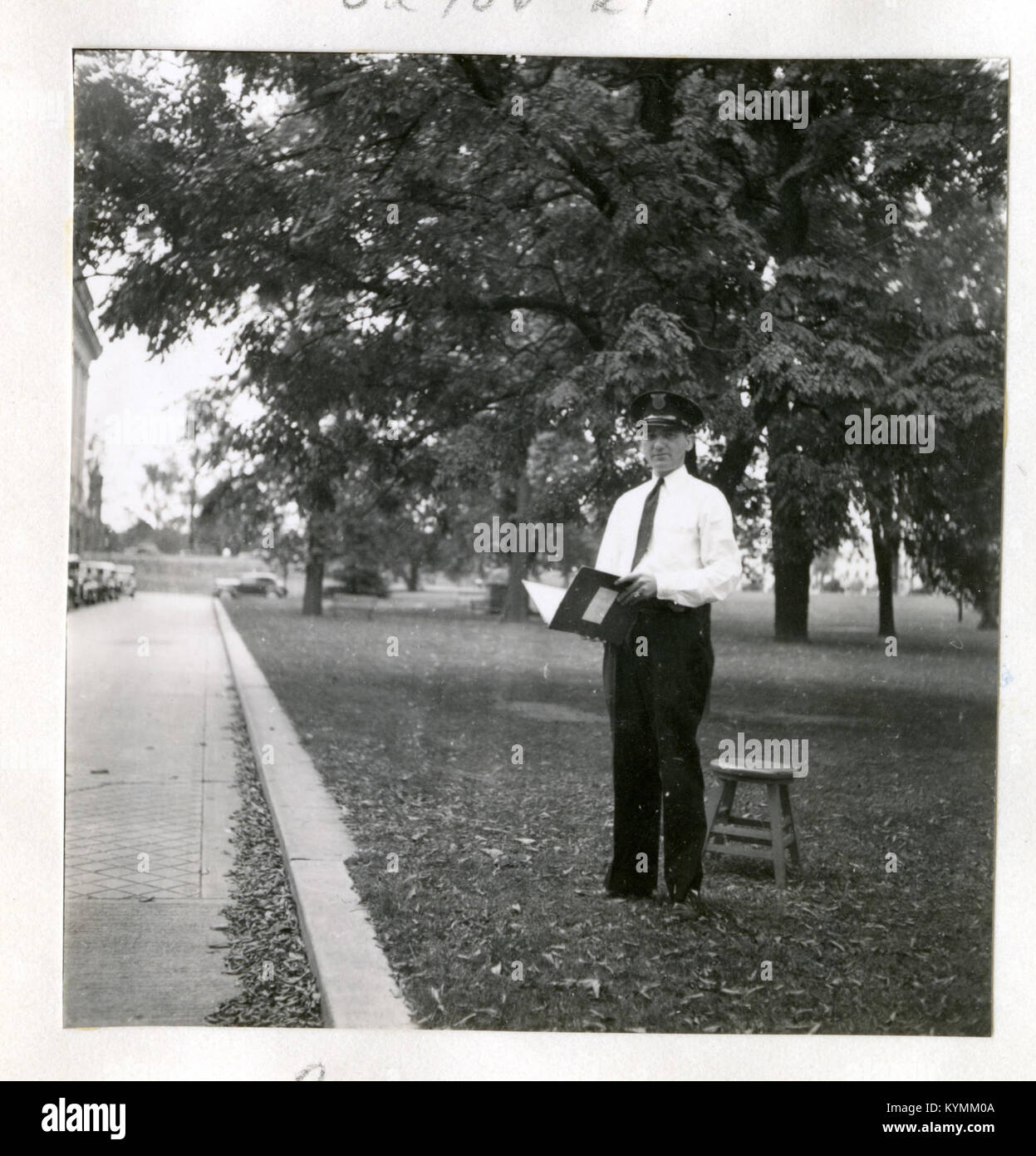 Eine Fotografie aus der Sammlung Cecil R. Mulnix, die bedeutende historische Ereignisse und Figuren dokumentiert. Dieses Bild ist Teil des Archivs der Smithsonian Institution, das wichtige Momente der amerikanischen Geschichte festnimmt. Stockfoto