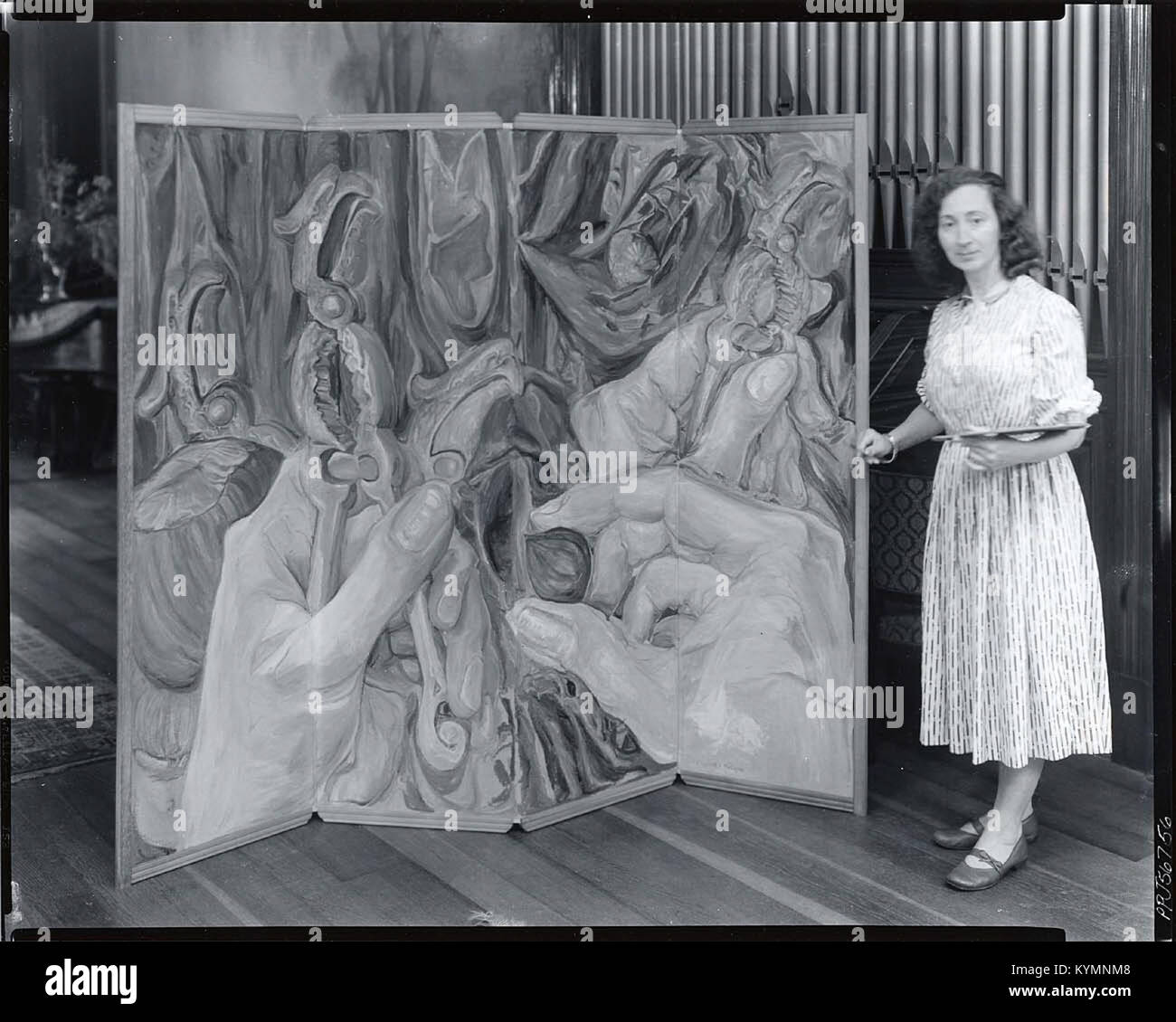 Elizabeth Tashjian (1912–2007), eine amerikanische Malerin, die für ihre unverwechselbaren Werke bekannt ist, die auf diesem historischen Foto dargestellt werden. Stockfoto