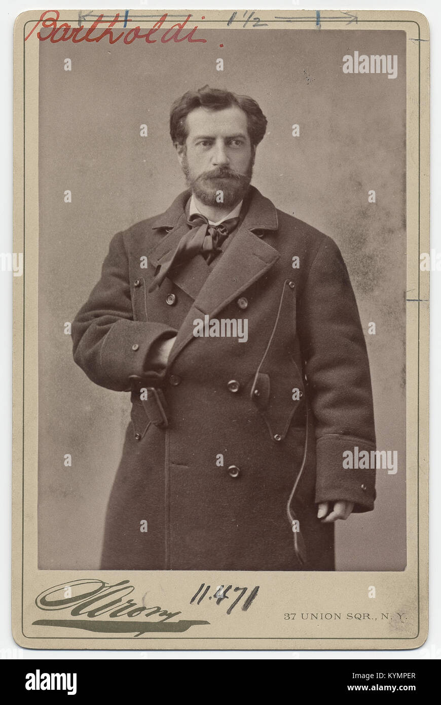 Ein historisches Porträt des Bildhauers Frederic Auguste Bartholdi, bekannt für die Schaffung der Freiheitsstatue, aufgenommen in einem beschrifteten Foto, Teil der Sammlung Archives of American Art. Stockfoto