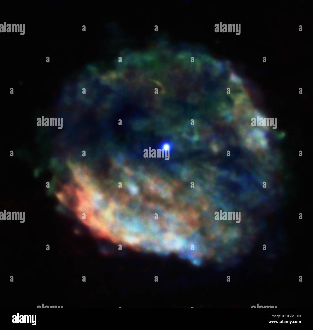 Eine künstlerische Illustration, die einen Überrest einer Supernova darstellt, der durch die Explosion eines massereichen Sterns entstanden ist. Dieses Bild fängt die Nachwirkungen eines Sterntodes ein, wobei Trümmer und Neutronensternreste im Röntgenspektrum sichtbar sind. Das Bild wurde anhand von Daten des Chandra Röntgenobservatoriums erstellt. Stockfoto