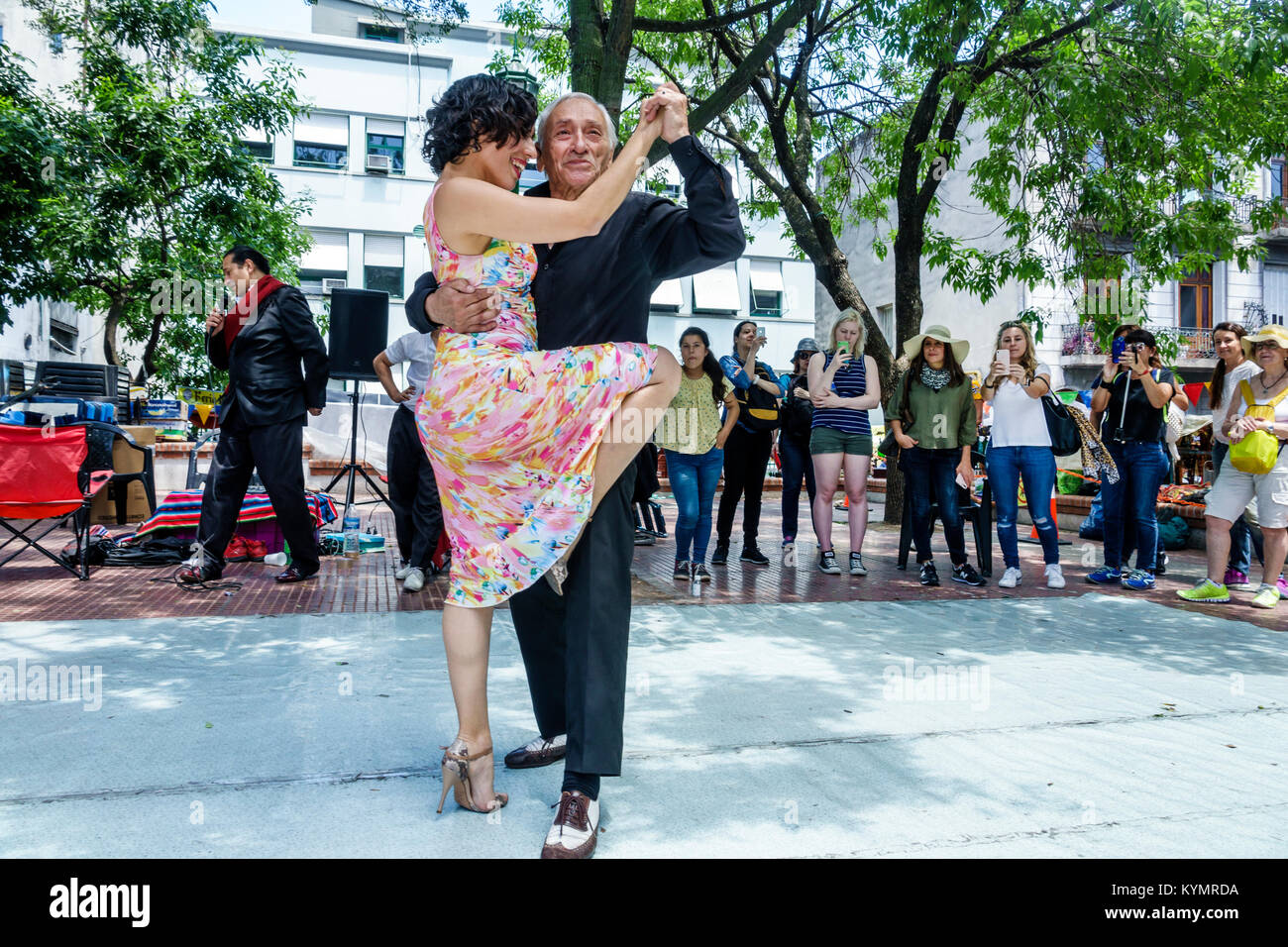 Buenos Aires Argentinien, San Telmo Plaza Dorrego, Tango-Tänzer, Senioren Bürger, Hispanic, Mann Männer männlich, Frau weibliche Frauen, Paar, tanzen, ein Stockfoto