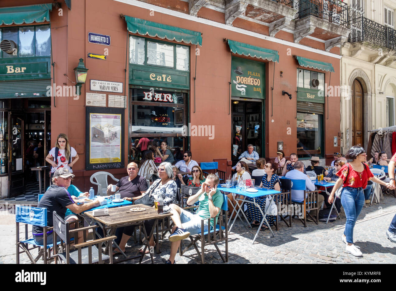 Buenos Aires Argentinien, San Telmo, Plaza Dorrego Bar, Restaurant Restaurants Essen Essen Essen Café Cafés, Restobar, Bürgersteig, Tische, al fresco, Bürgersteig draußen Stockfoto Buenos Aires Argentinien, San Telmo, Plaza Dorrego Bar, Restaurant Restaurants Essen Essen Essen Café Cafés, Restobar, Bürgersteig, Tische, al fresco, Bürgersteig draußen Stockfoto
