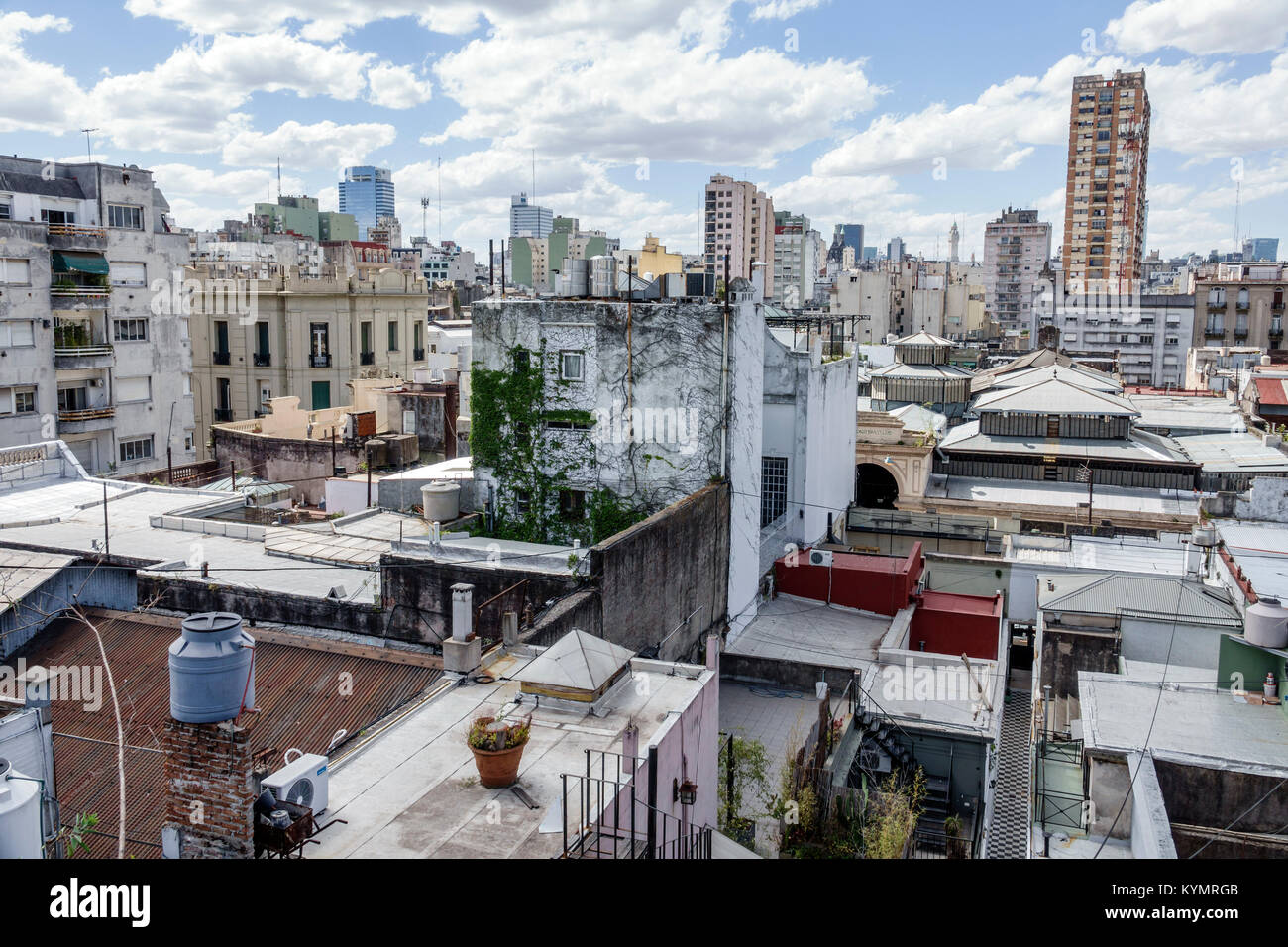 Buenos Aires Argentinien,San Telmo,Skyline der Stadt,Dächer,Gebäude,Hispanic,ARG171119311 Stockfoto