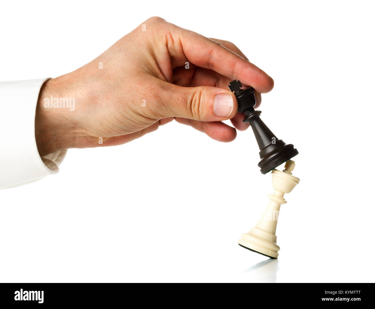 Manager Klopfen über einer Chess king Abbildung mit einem anderen König Schach Abbildung - Führung, Übernahme, Förderung oder Strategie Konzept auf weißem Hintergrund Stockfoto