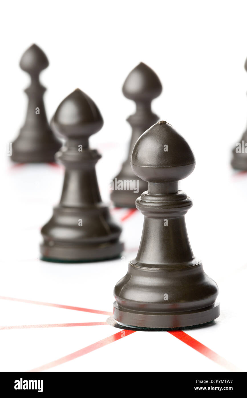 Schach schachfigur Zahlen durch rote Linien auf weißem Hintergrund verbunden - Teamarbeit, Verbindungen oder soziales netzwerk konzept Stockfoto