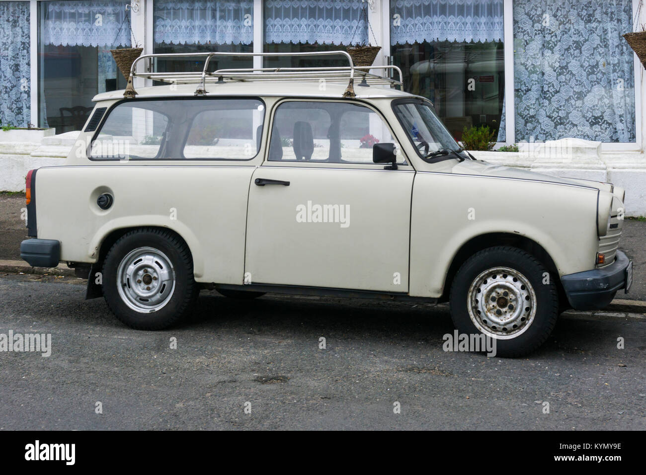 Ein Trabant 1.1 Universal Auto in Ostdeutschland. Stockfoto