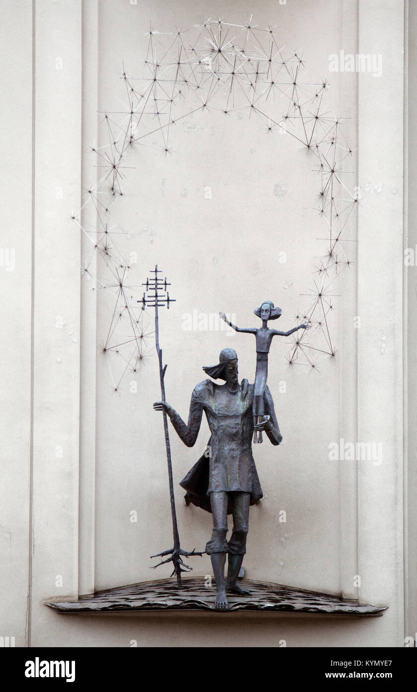 Metall Statue auf einem Haus in Vilnius Stockfoto