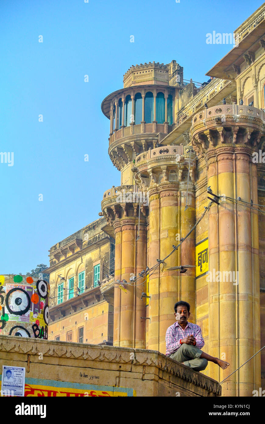 Varanasi, Uttar Pradesh, Indien, indische Architektur entlang des ganges Stockfoto