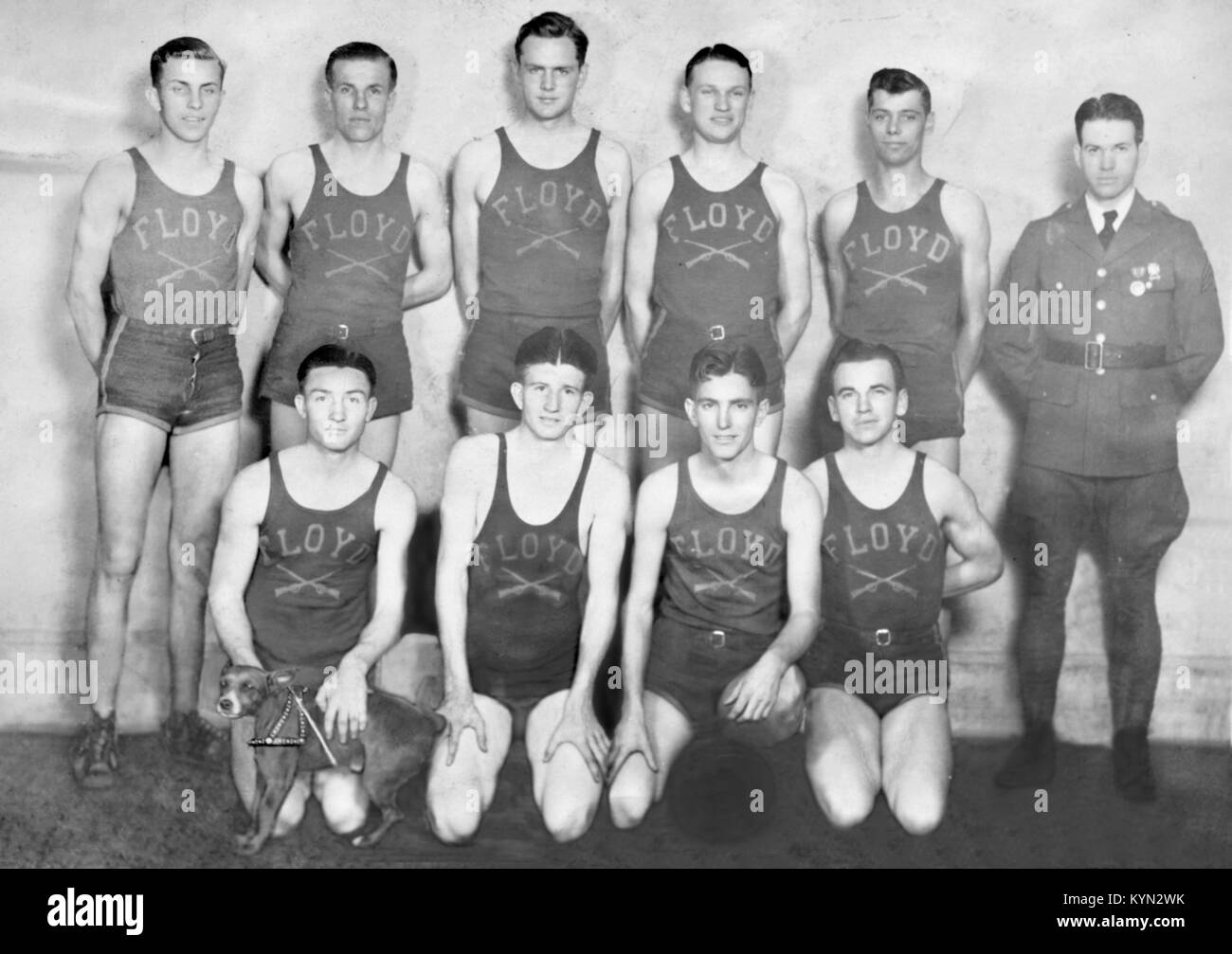 Vintage Foto einer Basketballmannschaft mit Maskottchen Stockfoto