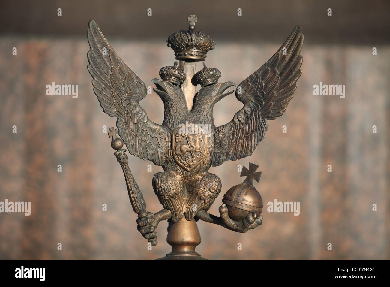 Bronze doppelköpfige Adler Emblem von Russland Stockfoto