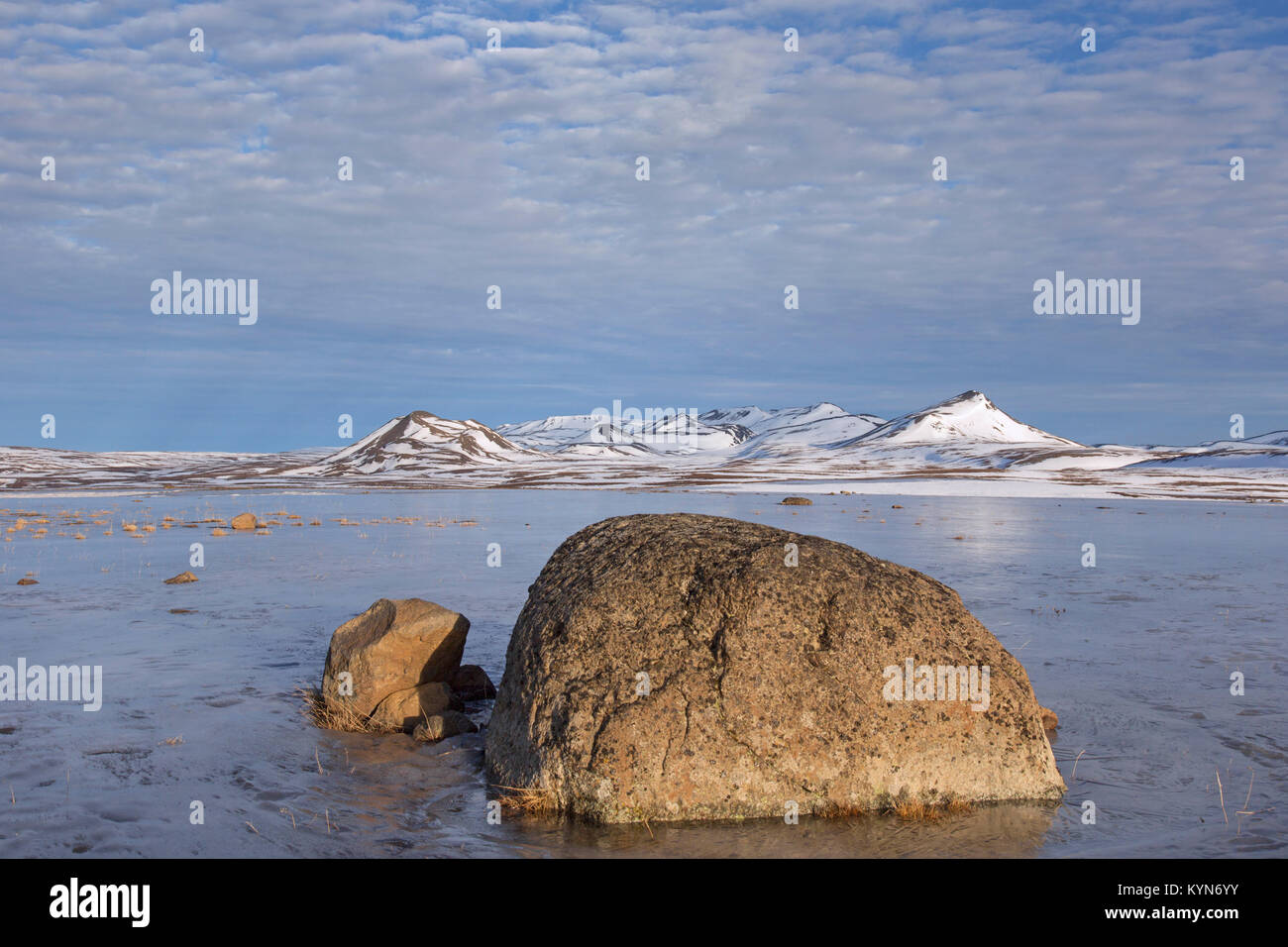 Blick über die bergkette Lambafjöll/Lambafjoell im Winter, nordöstliche Region/Norðurland Eystra, Island Stockfoto