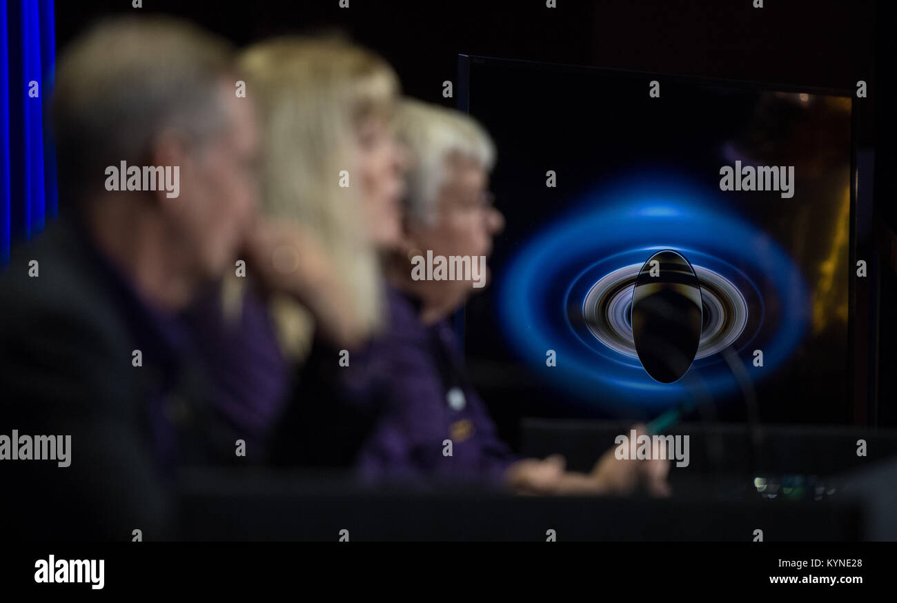 Am 15. September 2017 veranstaltete die NASA eine Pressekonferenz im Jet Propulsion Laboratory in Pasadena, Kalifornien, um das Ende der Cassini-Mission zu feiern. Cassinis letzter Sturz in den Saturn markierte den Höhepunkt seiner 13-jährigen Exploration des Saturn-Systems und lieferte beispiellose Daten und Bilder. Stockfoto