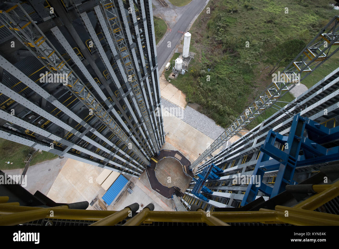 Die 215 Fuß - hohe strukturelle Prüfstand für die NASA Space Launch System gesehen wird Sonntag, Sept. 24, 2017, des NASA Marshall Space Flight Center in Huntsville, Alabama. Photo Credit: (NASA/Bill Ingalls) Stockfoto
