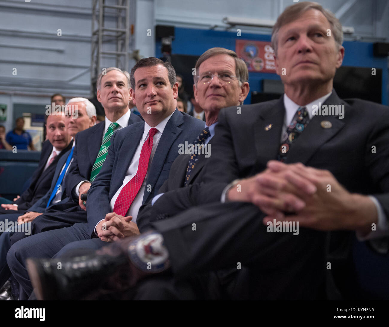 Die NASA stellte zwölf neue Astronautenkandidaten im Johnson Space Center in Houston, Texas, vor, darunter Beamte wie Vizepräsident Mike Pence und Gouverneur Greg Abbott. Diese Kandidaten werden Schulungen absolvieren, um zu künftigen Missionen beizutragen, einschließlich Forschungsarbeiten an Bord der ISS und Tiefenraummissionen. Stockfoto