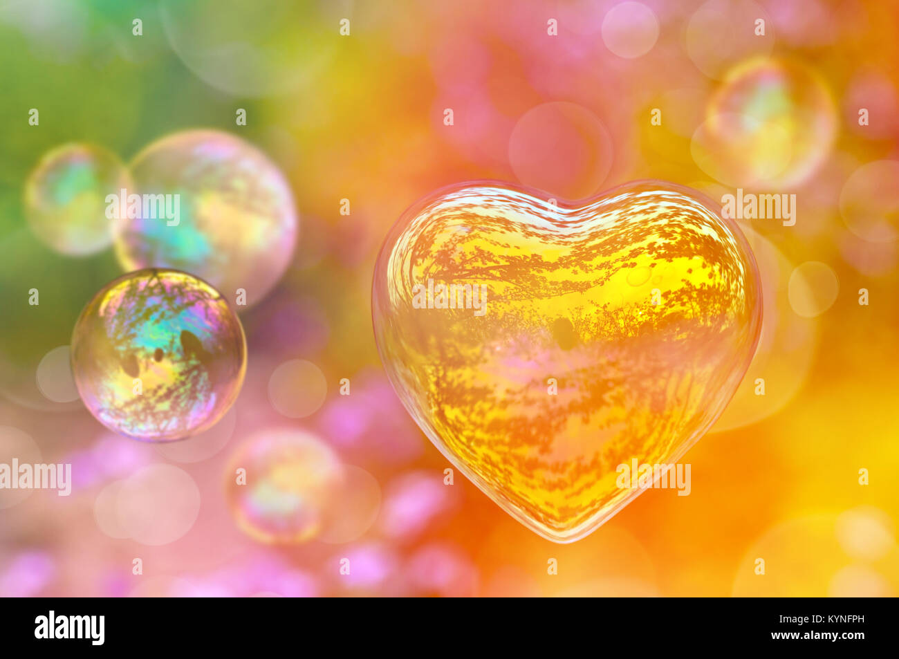Soap Bubble in der Form eines Herzens, bunten Hintergrund Stockfoto