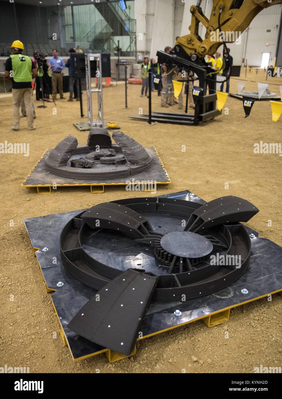Teams von Foster+Partners | Branch Technology und Penn State den@Mars zeigen ihre 3D-gedruckten Kuppelstrukturen in der Habitat Challenge der NASA. Die Veranstaltung bewertet die Festigkeit und Haltbarkeit von Materialien für zukünftige Weltraumlebensräume. Stockfoto