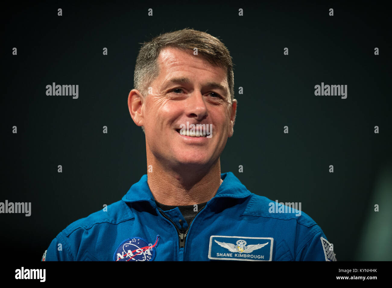 NASA-Astronaut Shane Kimbrough ist nach einem Vortrag über seine Zeit an Bord der Internationalen Raumstation (ISS), die während der Expeditionen 49/50, Dienstag, 12. September 2017 Bei der Smithsonian National Air und Space Museum in Washington gesehen. Während der Expedition 50, Kimbrough abgeschlossen vier Außenbordeinsätze für insgesamt 39 Stunden außerhalb der ISS, und schloss seine 173-tägigen Mission, als er in einem abgelegenen Gebiet in der Nähe der Stadt Zhezkazgan, Kasachstan im April 2017 landete. Photo Credit: (NASA/Aubrey Gemignani) Stockfoto