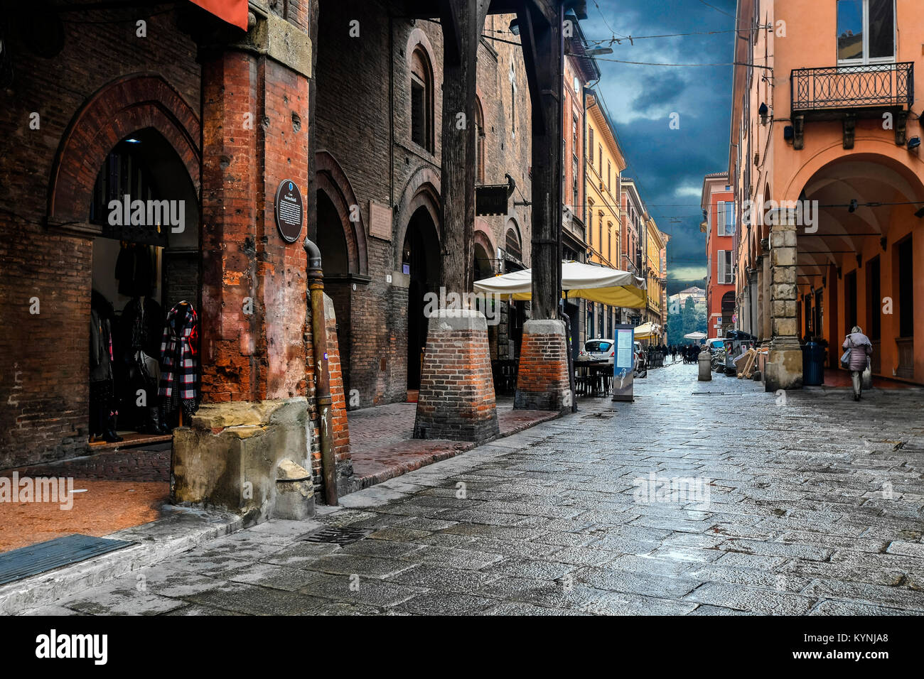 Italien Emilia Romagna Bologna Piazza Della Mercanzia Arkaden - Casa Seracchioli Stockfoto