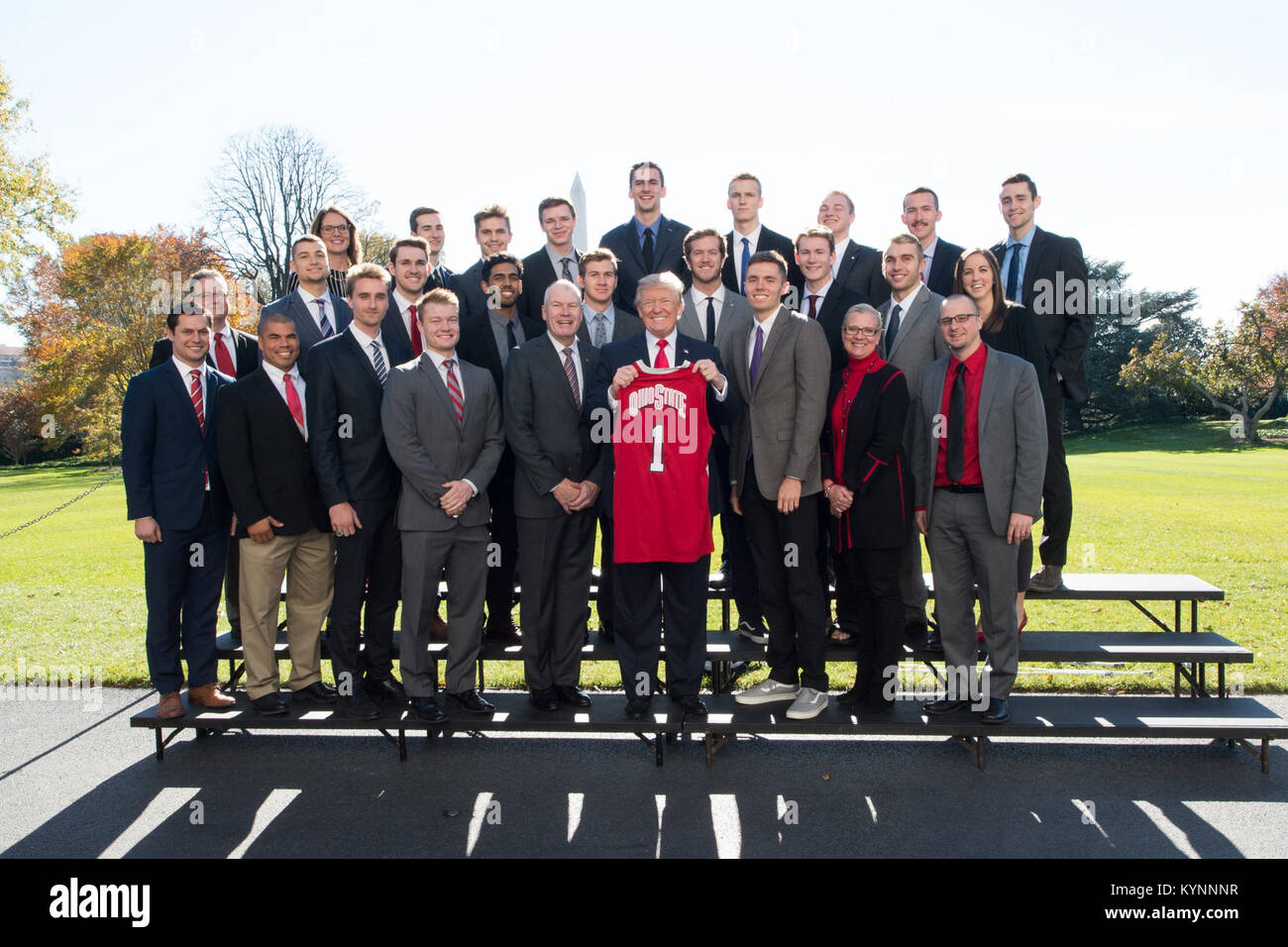 Präsident Trump trifft auf die Ohio State University Men's Volleyball NCAA National Championship Team und feiert ihren Sieg und den Geist des College Sports. Stockfoto