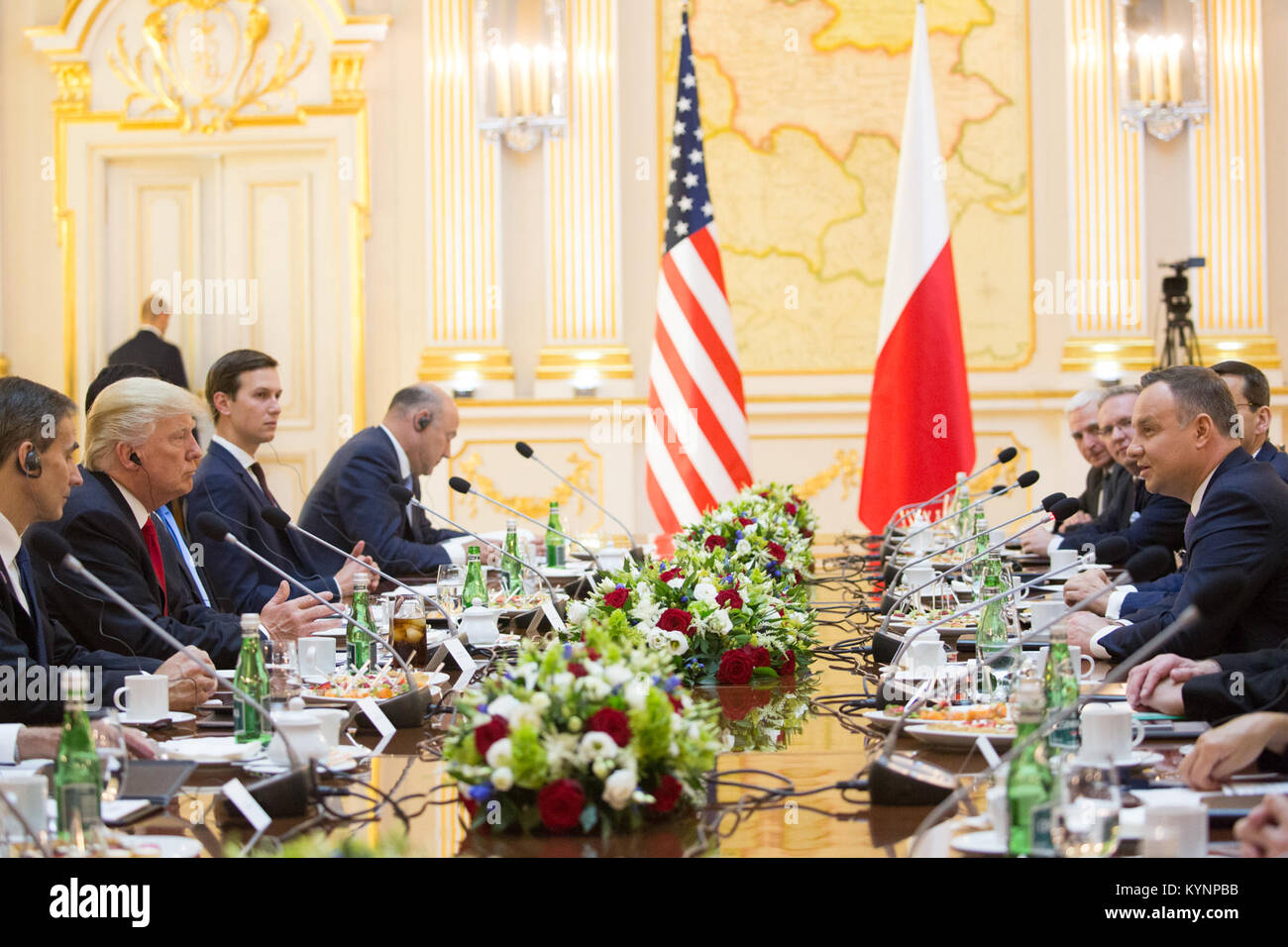 Präsident Donald J. Trump und Präsident Andrzej Duda trafen sich am 6. Juli 2017 im Rahmen ihres diplomatischen Engagements zwischen den USA und Polen zu Gesprächen über verschiedene internationale Angelegenheiten. Stockfoto