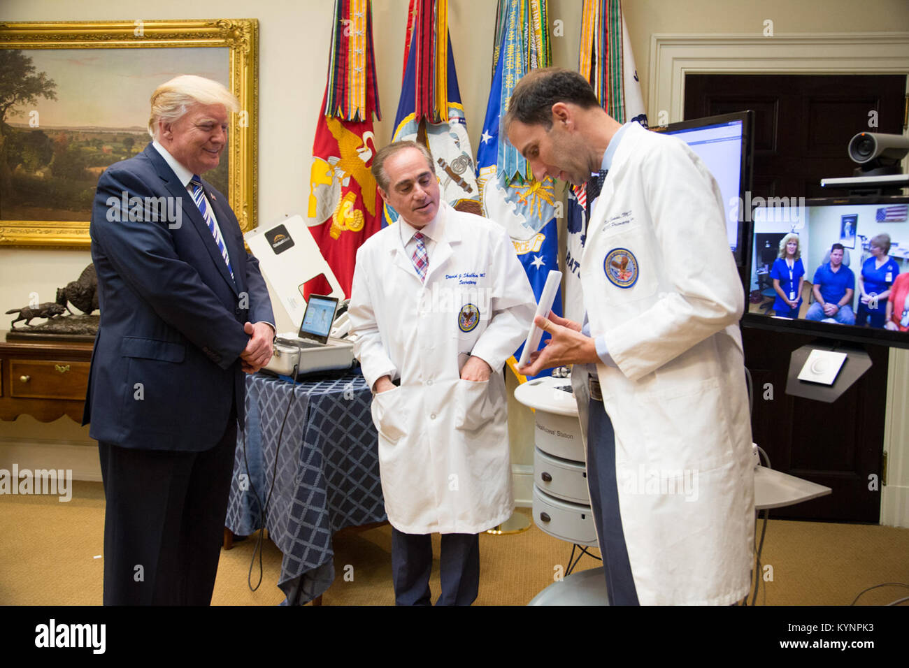 Minister Shulkin schließt sich Präsident Trump im Weißen Haus an, um Fortschritte im Bereich der Telemedizin als Teil der Gesundheitsreformen in den USA bekannt zu geben Stockfoto