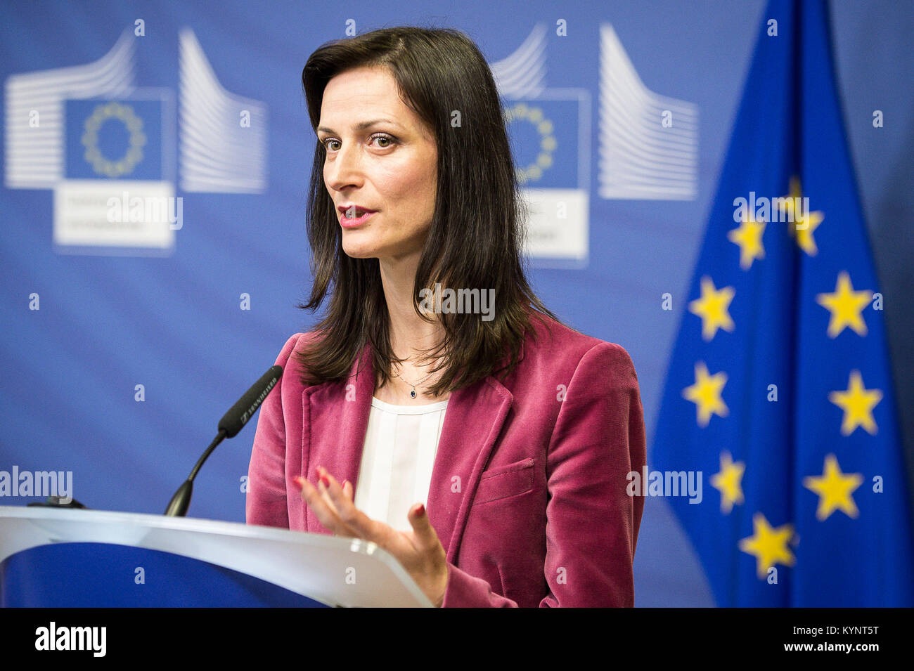 Brüssel, Bxl, Belgien. 15 Jan, 2018. Die EU-Kommissarin für die Digitale Wirtschaft und Gesellschaft Mariya Gabriel hält eine Pressekonferenz während der ersten Sitzung der Gruppe in Brüssel, Belgien, am 15.01.2018 von Wiktor Dabkowski Credit: Wiktor Dabkowski/ZUMA Draht/Alamy leben Nachrichten Stockfoto