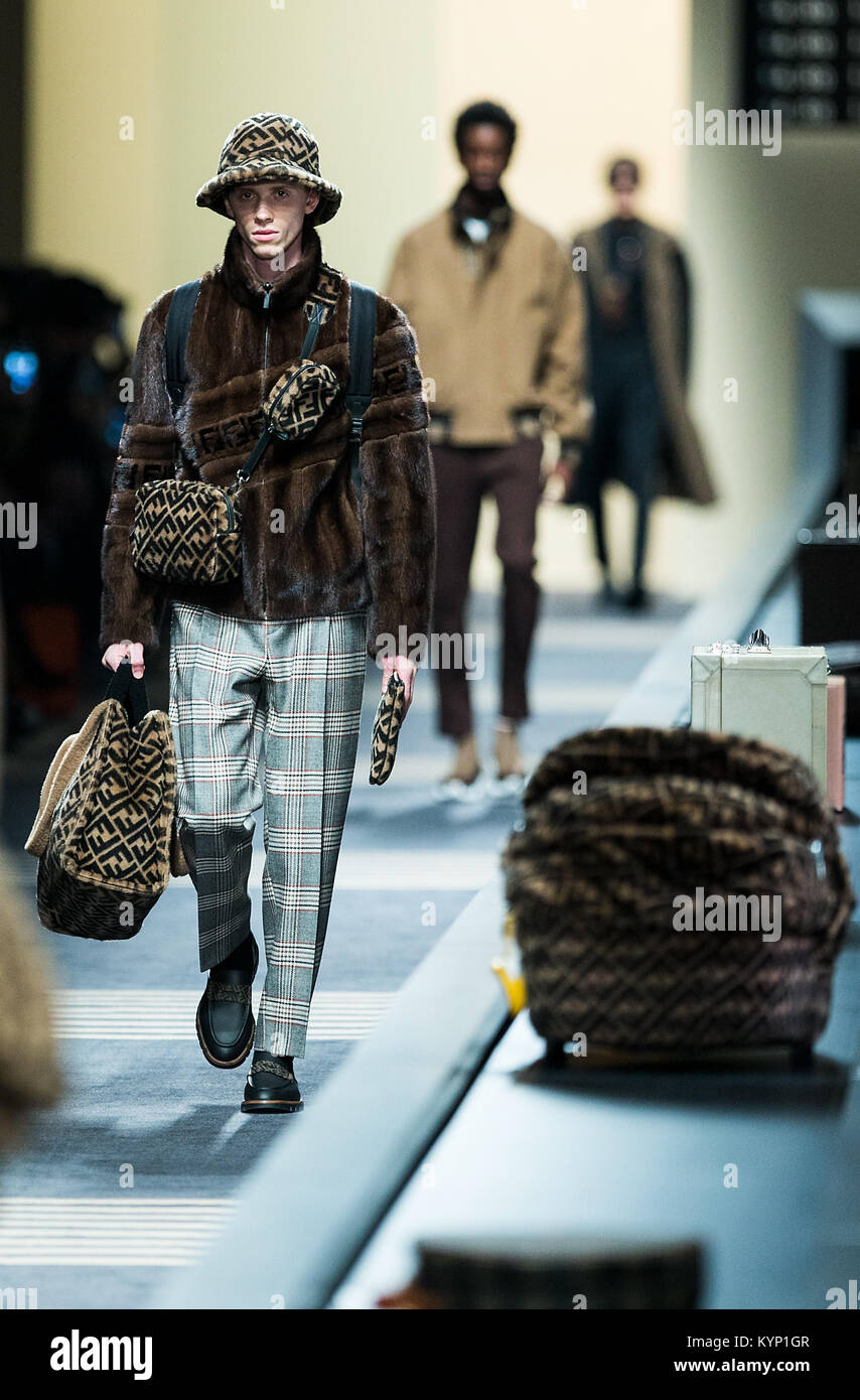 Mailand, Italien. 15 Jan, 2018. Modelle Kreationen von Fendi in Mailand auf der Men's Fashion Week Herbst/Winter 2018/19 in Mailand, Italien, Jan. 15, 2018. Credit: Jin Yu/Xinhua/Alamy leben Nachrichten Stockfoto