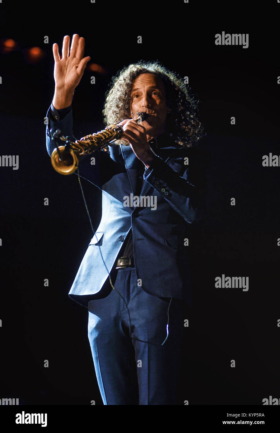 Indianapolis, IN, USA. 13 Dez, 2017. 13. Dezember 2017 - Hamilton, Ontario, Kanada. Grammy award-winning Saxophonist Kenny G führt auf der Bühne FirstOntario Concert Hall. Photo Credit: Brent Perniac/AdMedia Credit: Brent Perniac/AdMedia/ZUMA Draht/Alamy leben Nachrichten Stockfoto