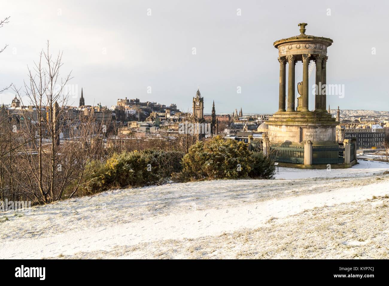 Edinburgh, Großbritannien. 16 Jan, 2018. UK Wetter. Die gelbe Warnleuchte aus Schnee und Eis hat Edinburgh mit ein Abstauben des Schnees auf Links. Credit: Rich Dyson/Alamy leben Nachrichten Stockfoto