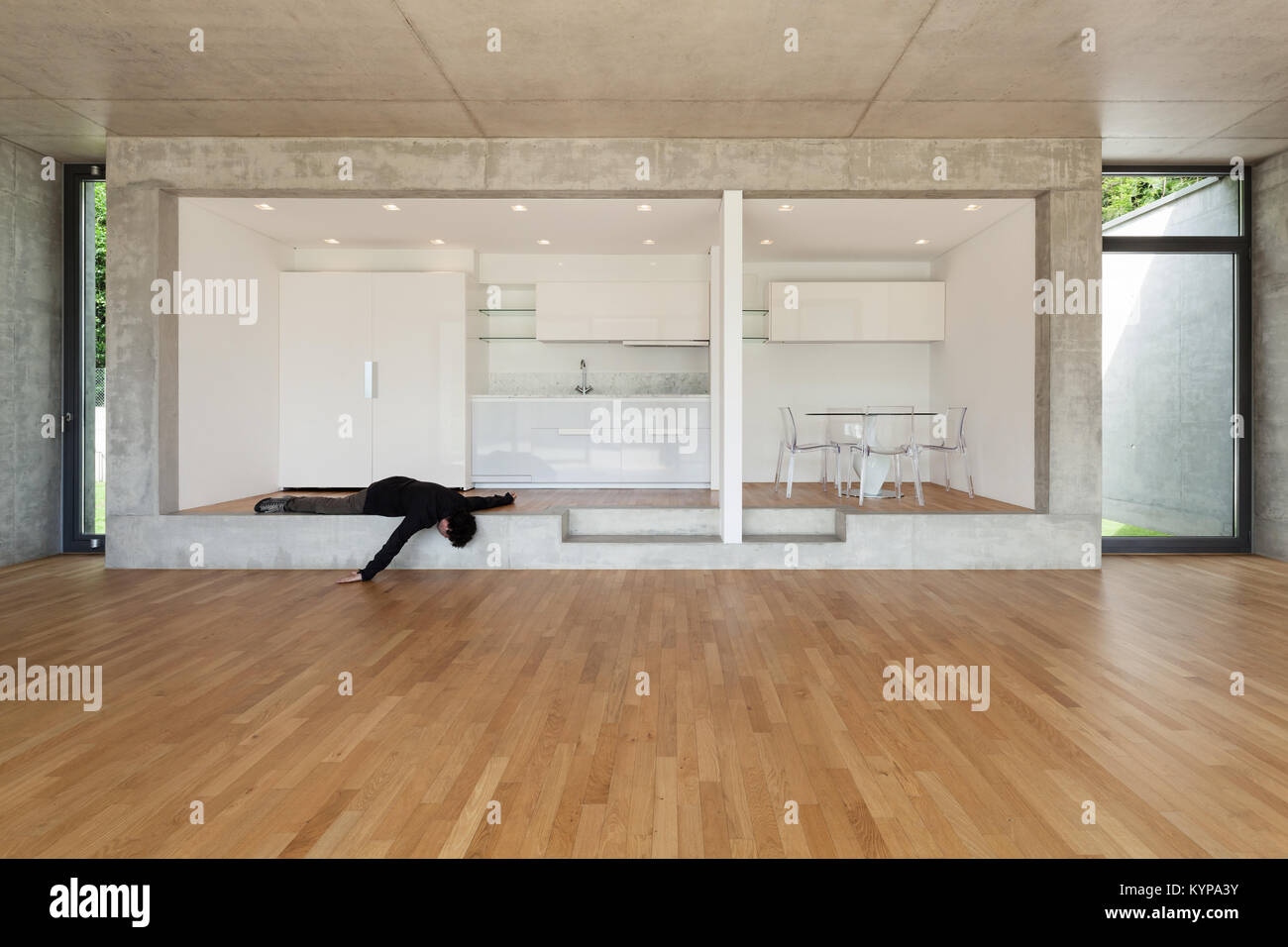 Interieur, modernen Küche der konkreten Wohnung, ein Mann im Inneren Stockfoto
