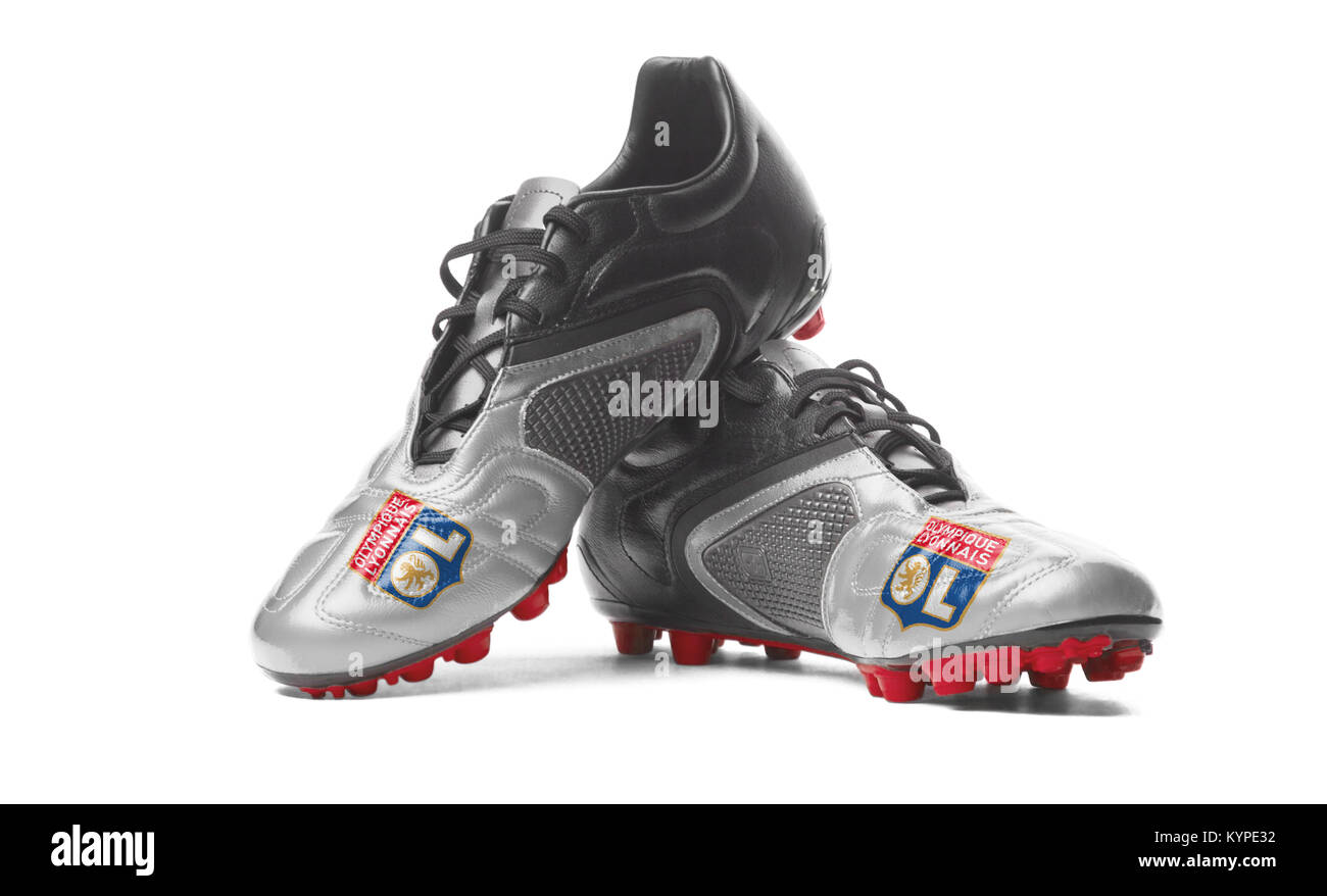FC Olympique Lyonnais - FC Lyon - Fußballschuhe. Auf weiß isoliert. Stockfoto