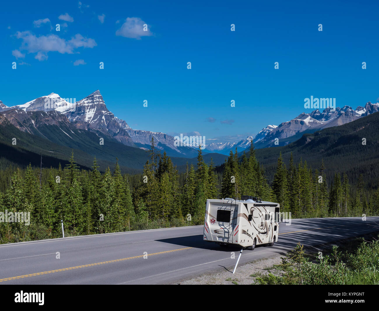 Reisemobil auf dem Icefields Parkway, Banff National Park, Alberta, Kanada. Stockfoto