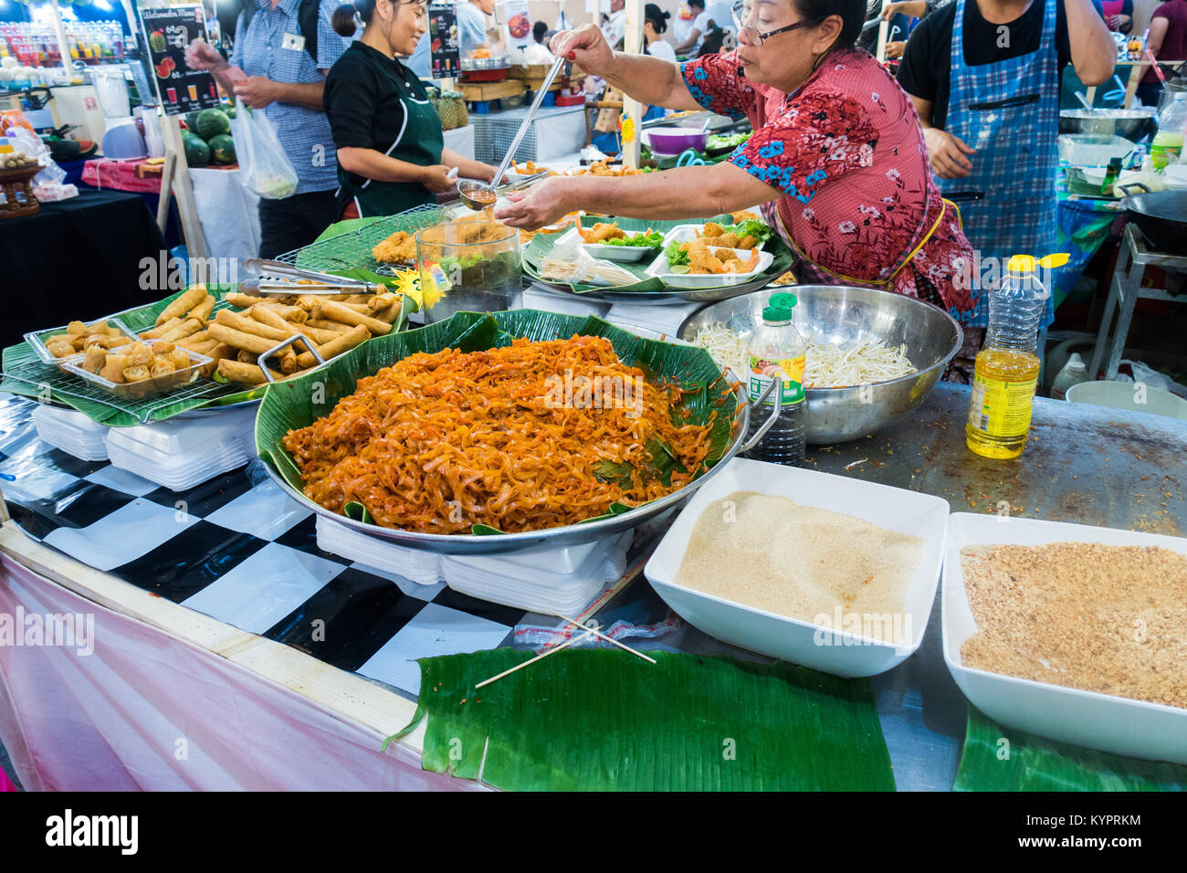 Street Food in der Nacht in Bangkok, Thailand Stockfoto