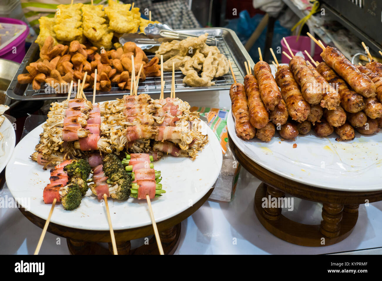 Street Food in der Nacht in Bangkok, Thailand Stockfoto