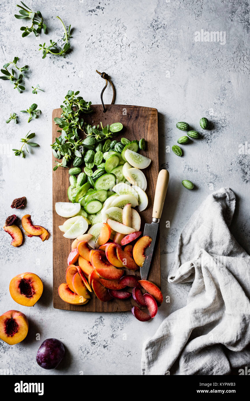 Zutaten für Gurken stonefruit Portulak Salat Stockfoto