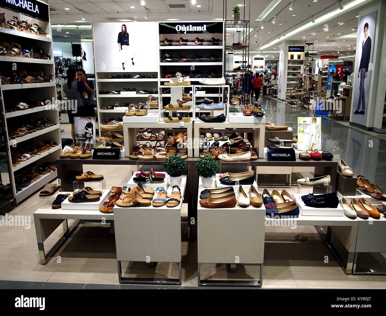 PASIG CITY, Philippinen - Januar 7, 2018: Eine große Auswahl an Schuhe Damen auf ein Einkaufszentrum. Stockfoto