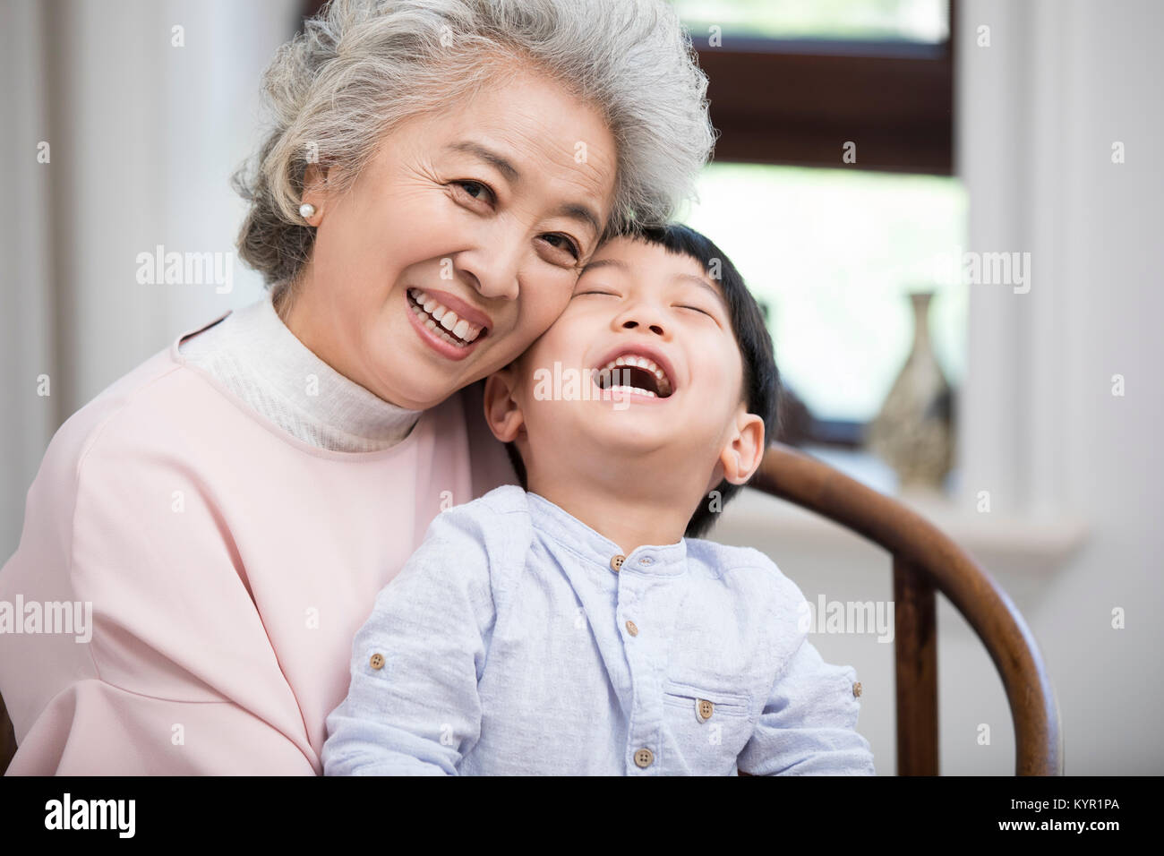 Glückliche Großmutter und Enkel Stockfoto