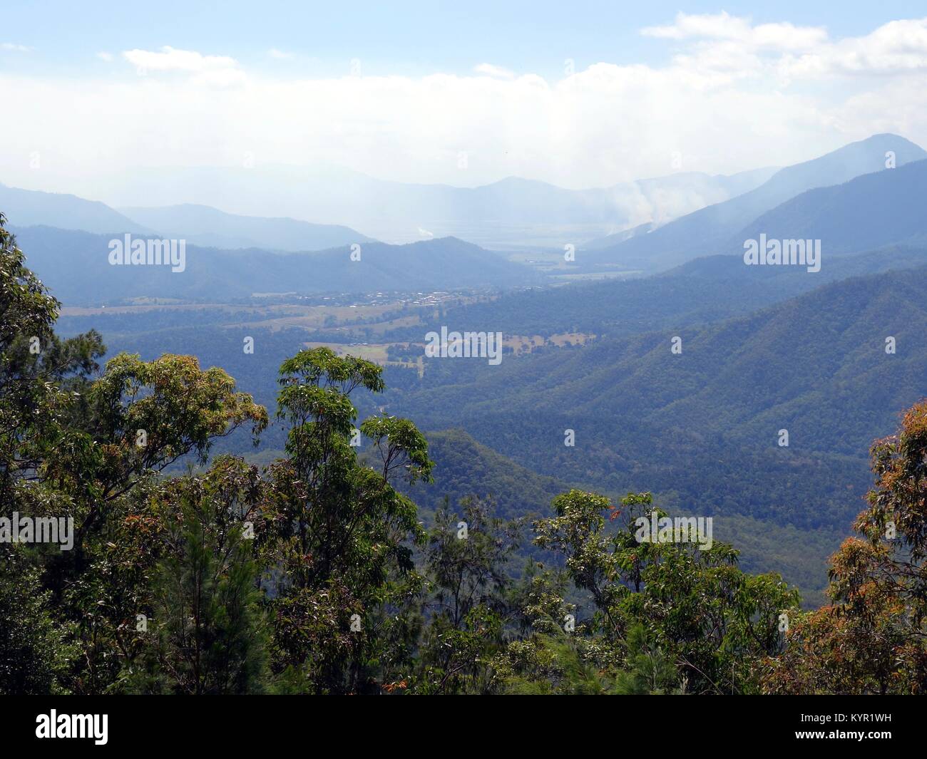 Vögel Auge Ansicht einer Tal von der Atherton Tablelands in Richtung Innisfail in Queensland, Australien Stockfoto