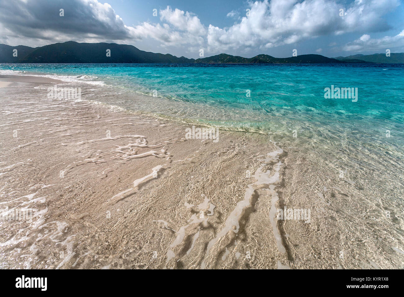 Das kristallklare Wasser der BVI (Britische Jungferninseln), Sandy Island, Karibik Stockfoto