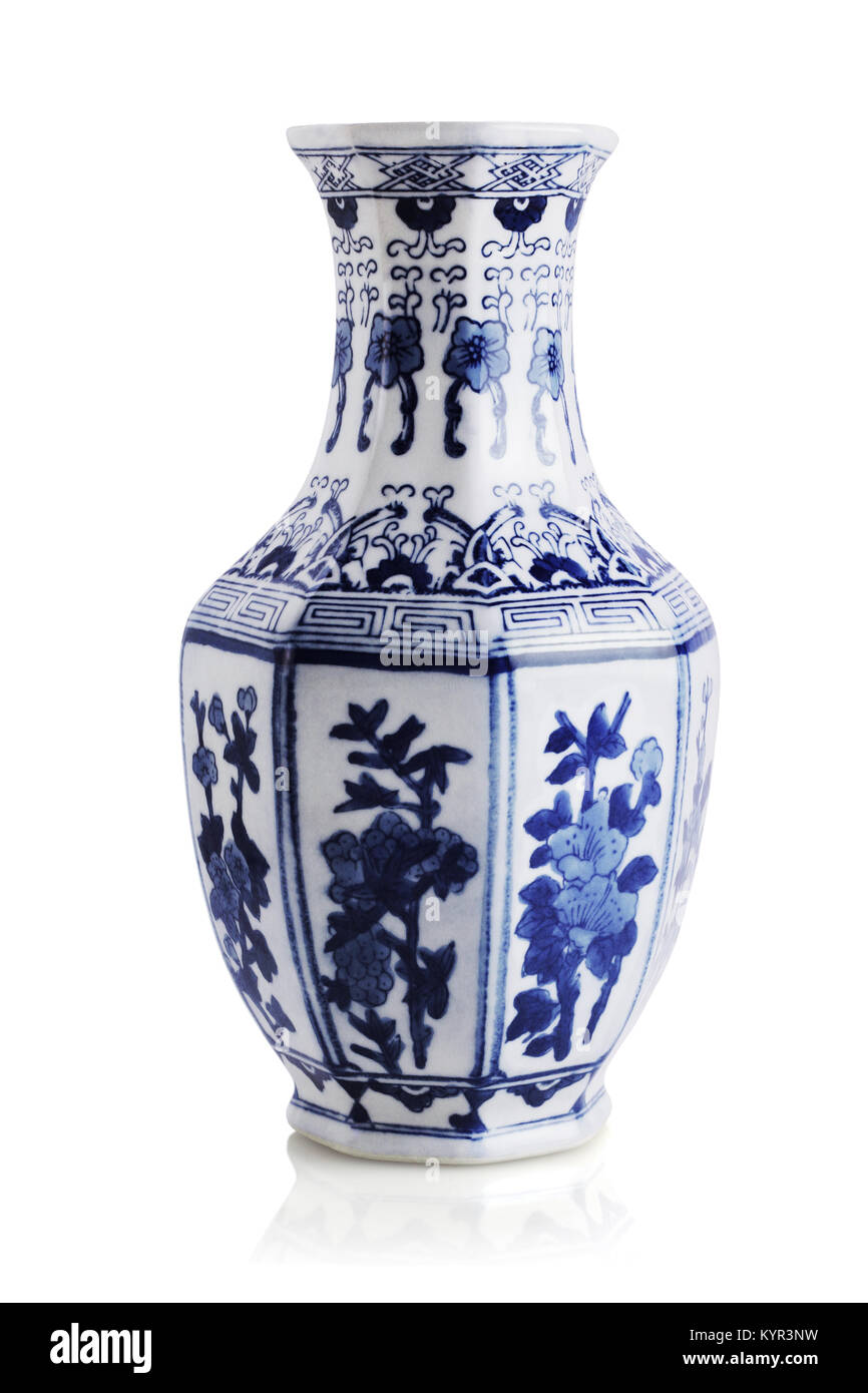 Chinesische Blumenmuster Keramik Vase Auf Weissem Hintergrund Stockfotografie Alamy