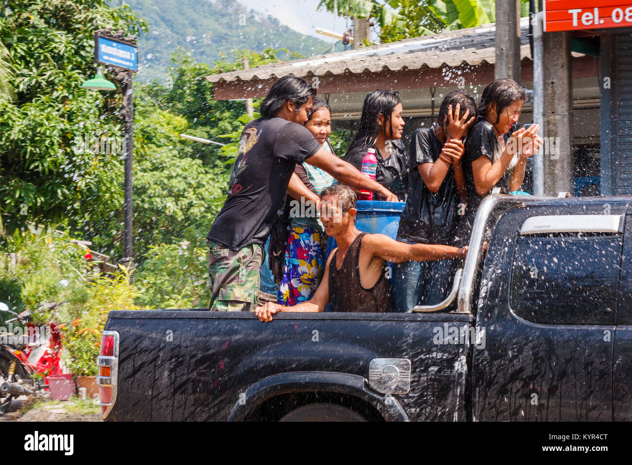 Thais feiern das neue Jahr Wasser Songkran Festival, Phuket, Thailand Stockfoto