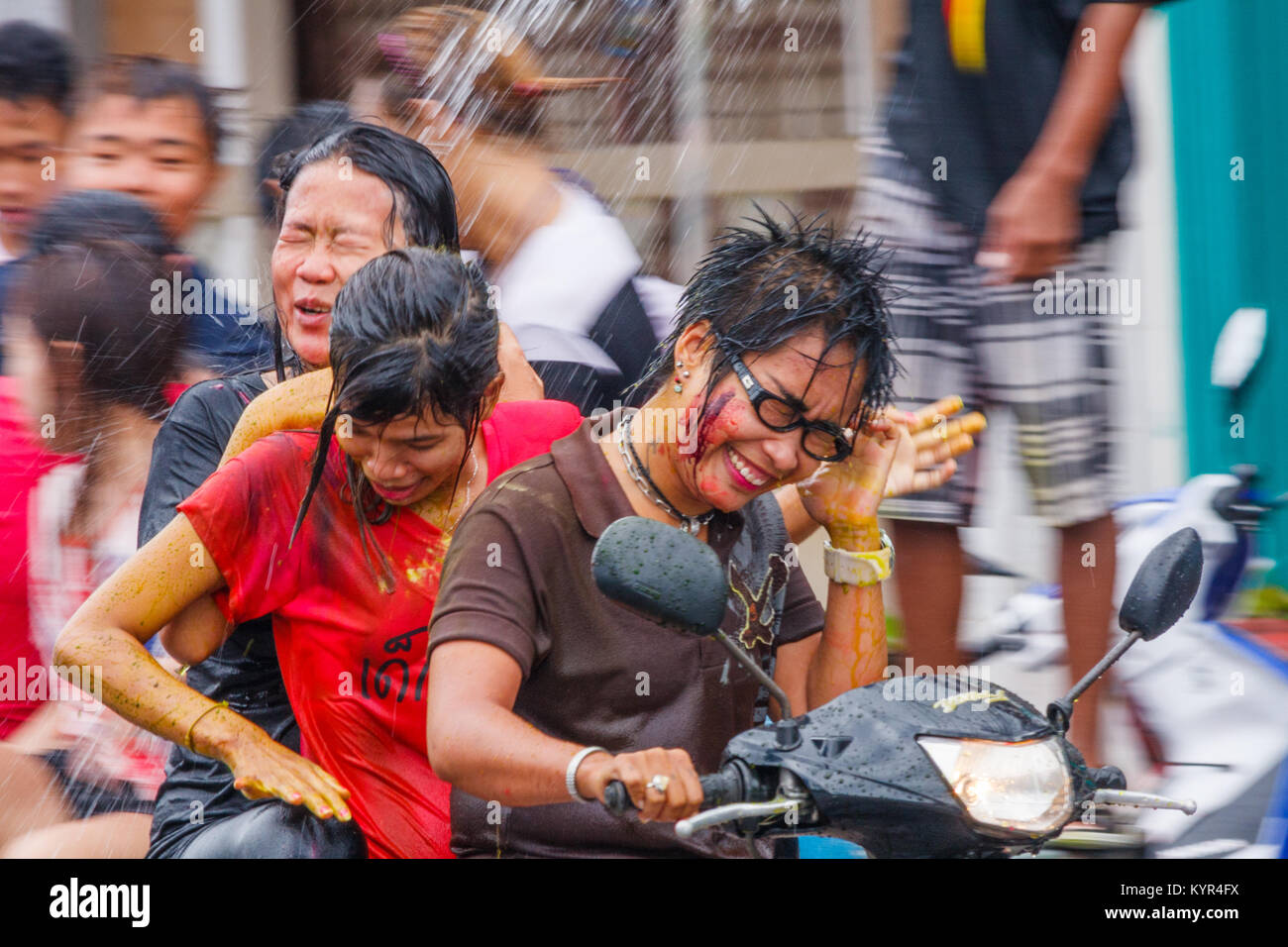Thailänder feiern Songkran neues Jahr, Phuket, Thailand Stockfoto