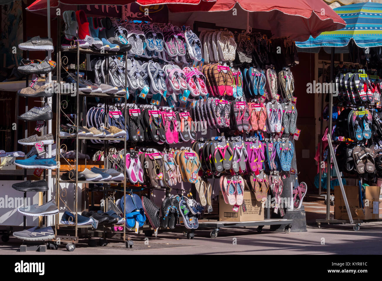 Shopping für Flip Flops Corralejo, La Oliva Fuerteventura Kanarische Inseln Spanien Stockfoto