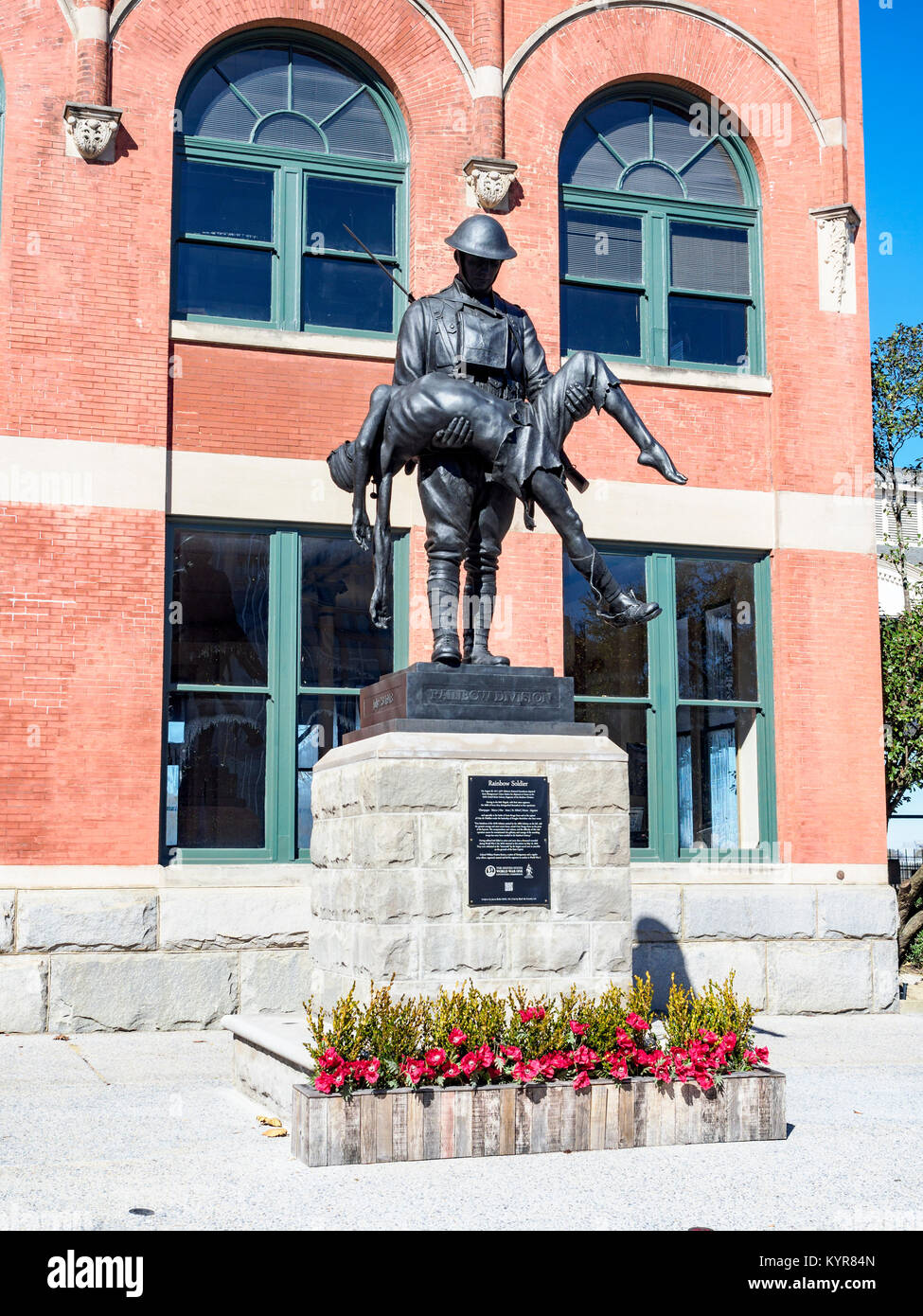 WWI memorial Skulptur von James Butler zum Gedenken an die 167 US-Infanterie Regiment der Rainbow Division an der Union Station Montgomery Alabama, USA. Stockfoto