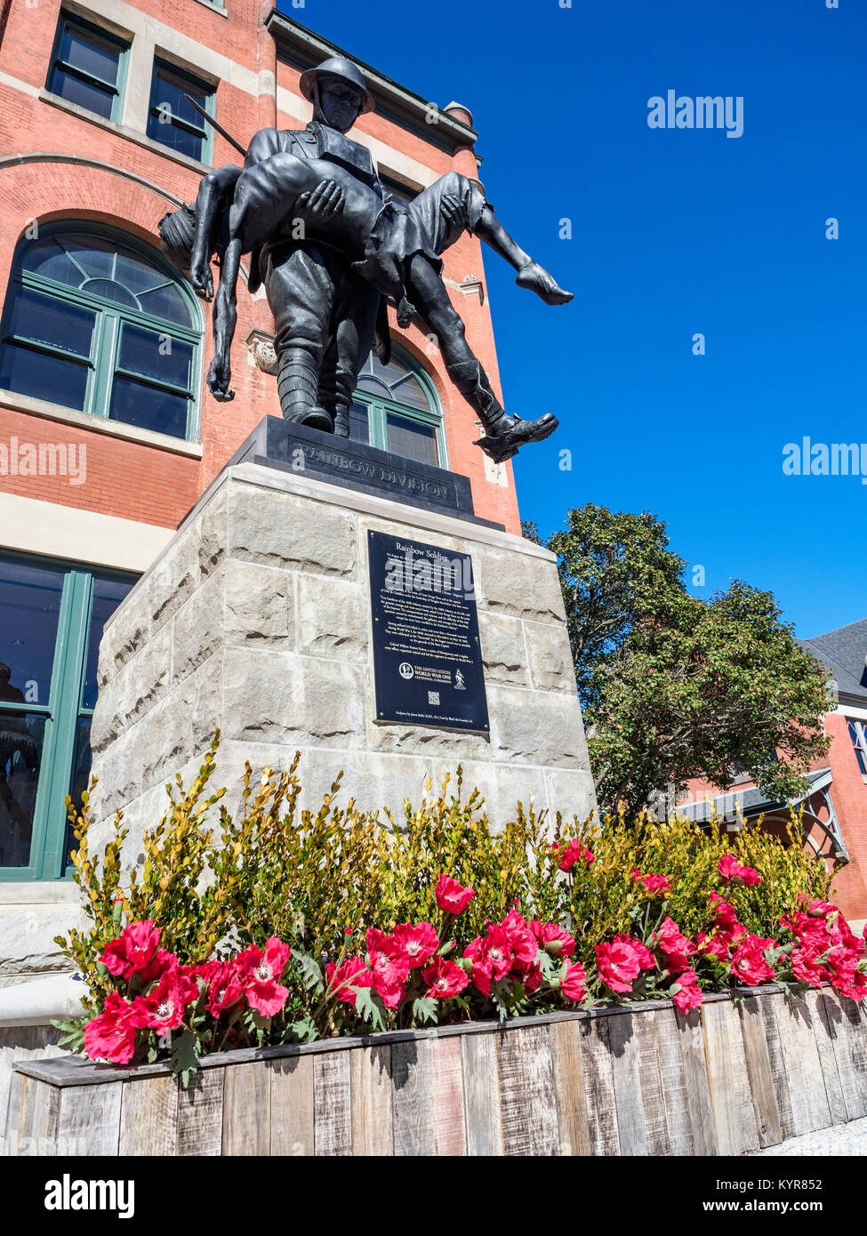 WWI memorial Skulptur von James Butler zum Gedenken an die 167 US-Infanterie Regiment der Rainbow Division an der Union Station Montgomery Alabama, USA. Stockfoto